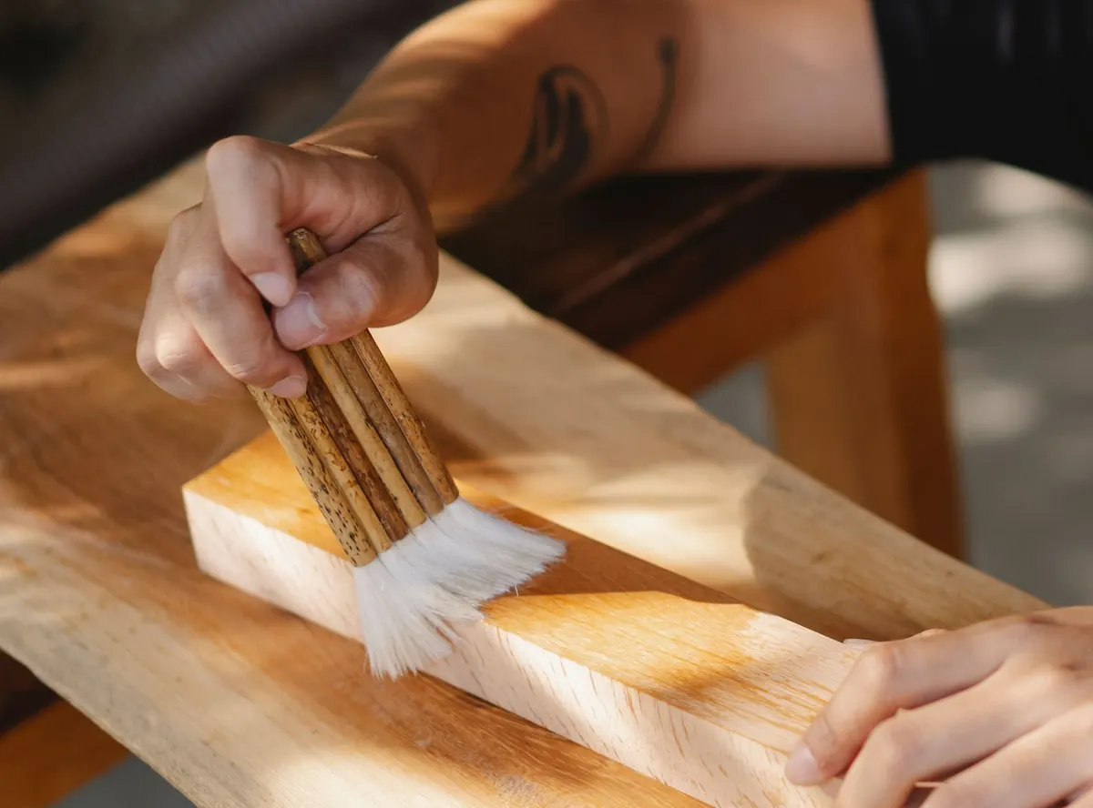 Hard Wax Oil vs Polyurethane Varnish: Which Finish Suits Your Project?