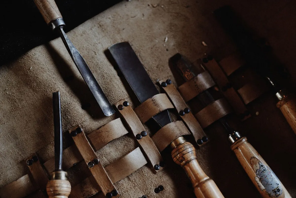 Relief Carving for Beginners: Reading Grain and Choosing Chisels
